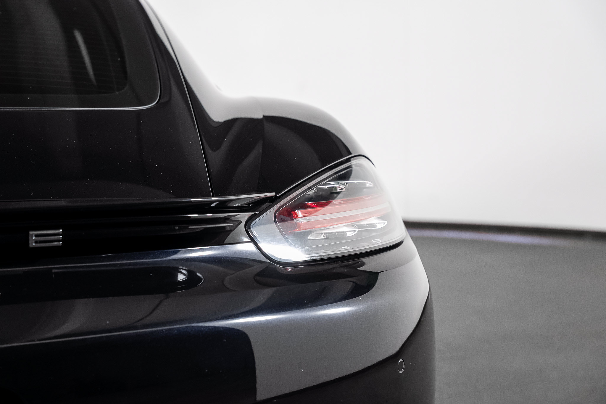 Used 2018 Porsche 718 Cayman S RWD image 23