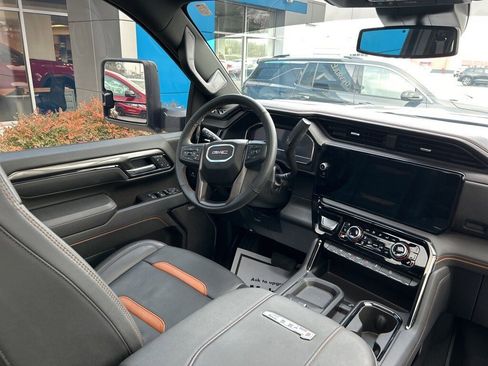 Used 2025 GMC Sierra 2500 AT4 image 15