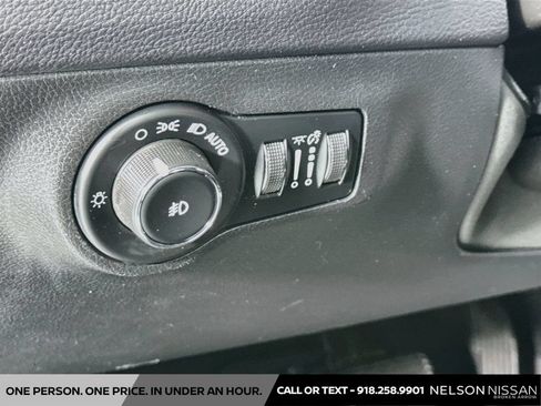 Used 2018 Jeep Compass Latitude w/ Popular Equipment Group AWD/4WD image 10