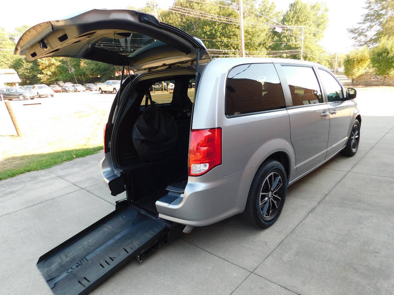 Used 2018 Dodge Grand Caravan GT FWD image 1