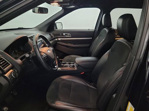 Used 2018 Ford Explorer XLT w/ Equipment Group 202A AWD/4WD image 17