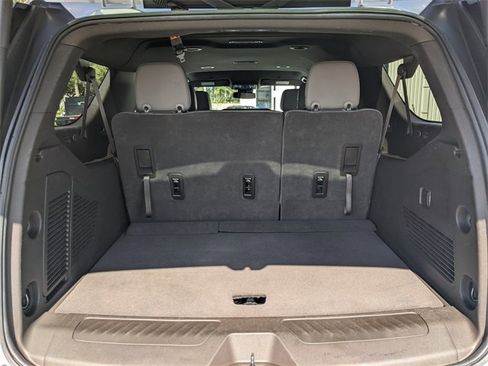 Used 2023 Chevrolet Suburban LT image 10