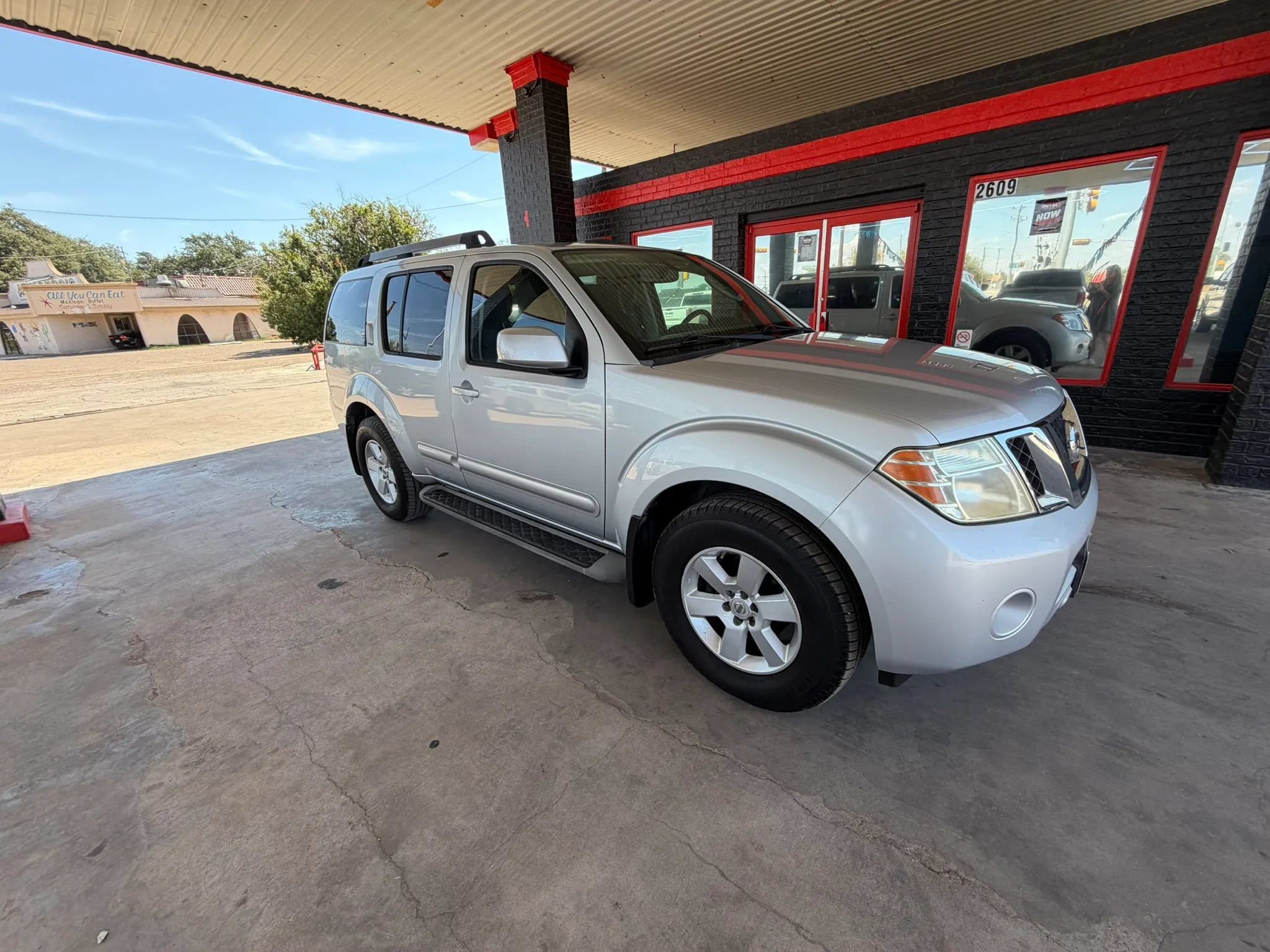 Used 2011 Nissan Pathfinder SV RWD image 4