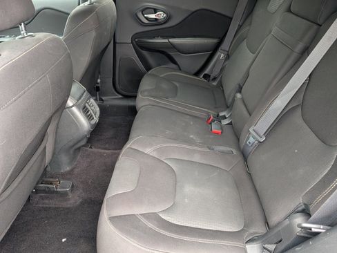Used 2016 Jeep Cherokee Latitude image 7