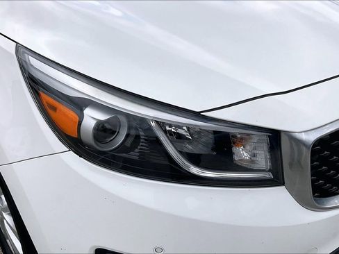 Used 2017 Kia Sedona LX w/ LX Essentials Premium Package FWD image 33