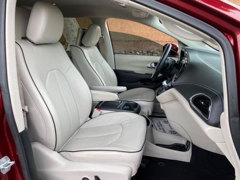 Used 2018 Chrysler Pacifica Limited FWD image 60