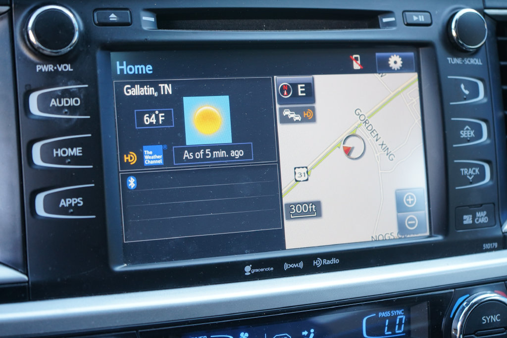 Used 2018 Toyota Highlander XLE AWD/4WD image 22