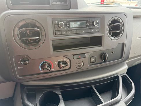 Used 2022 Ford E-350 and Econoline 350 Super Duty w/ Power Windows & Locks Group image 17