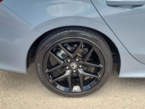 Used 2023 Honda Civic Sport image 9