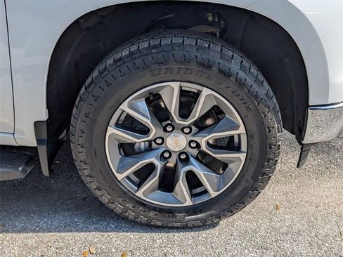 Used 2023 Chevrolet Silverado 1500 LT w/ Leather Package image 17