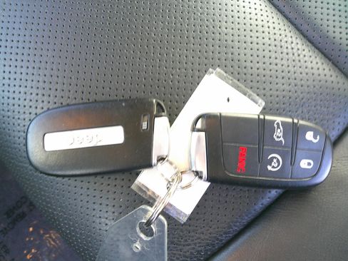 Used 2017 Jeep Grand Cherokee Summit w/ Platinum Series Group image 39