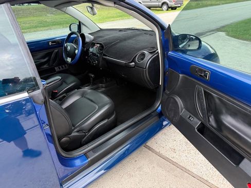 Used 2008 Volkswagen Beetle S image 18