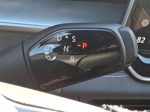 New 2026 Volkswagen Tiguan SE R-Line image 8