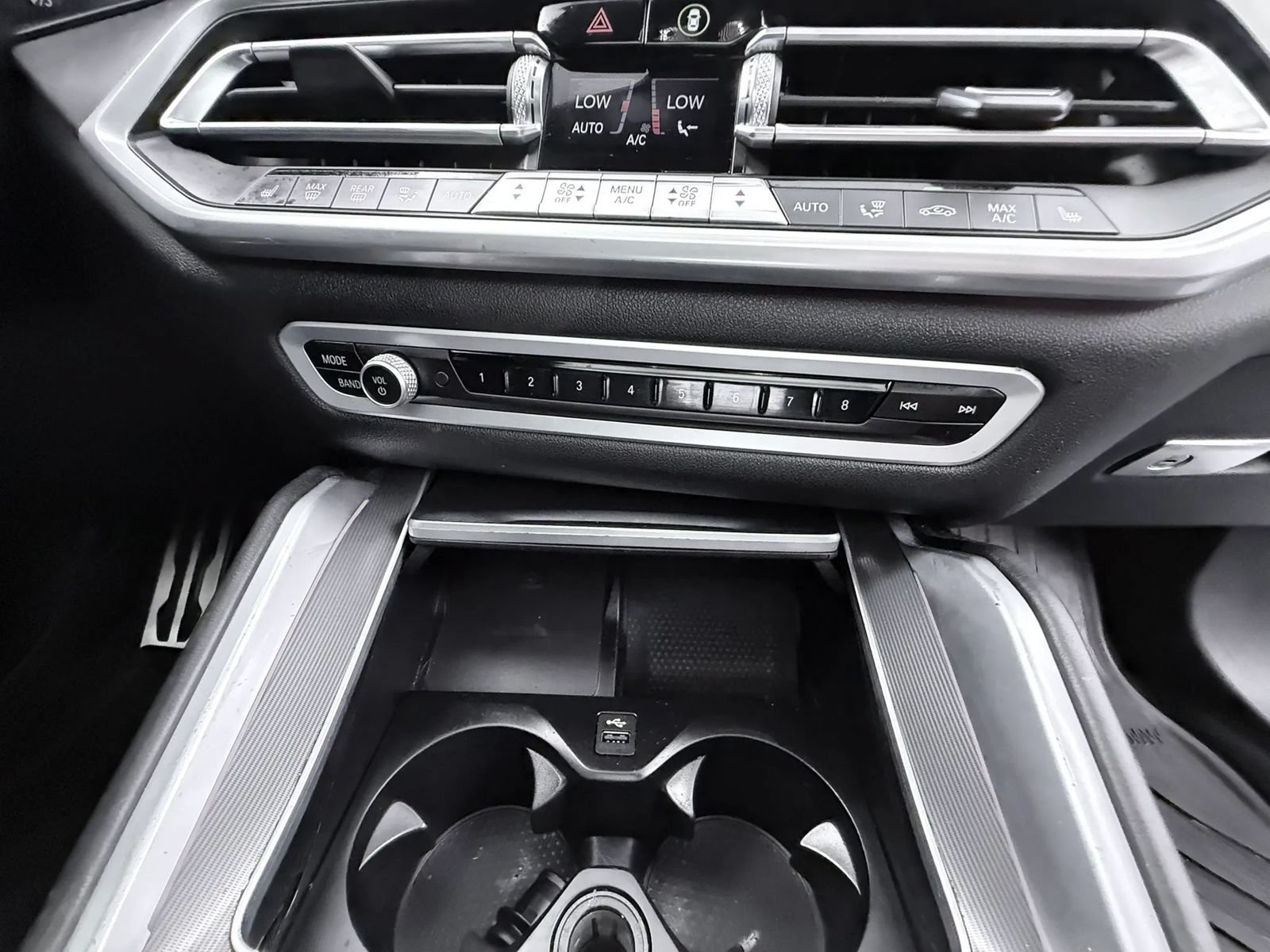 Used 2023 BMW X6 xDrive40i w/ M Sport Package AWD/4WD image 16