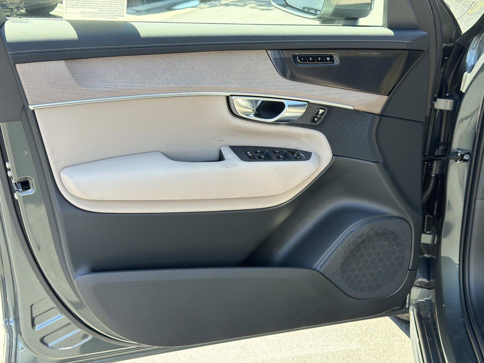 New 2027 Volvo XC90 B5 Plus AWD/4WD image 11