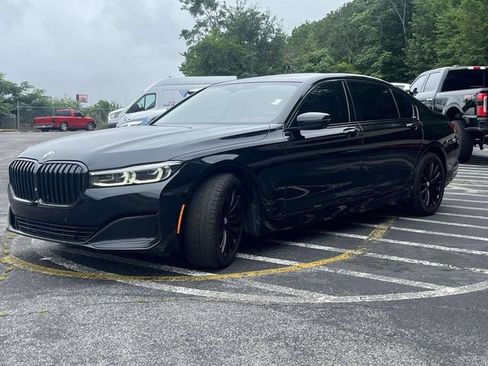 Used 2021 BMW 740i w/ Premium Package RWD image 8