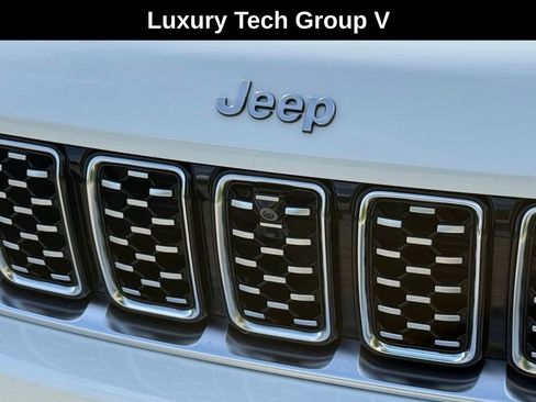 Used 2024 Jeep Grand Cherokee Summit AWD/4WD image 6