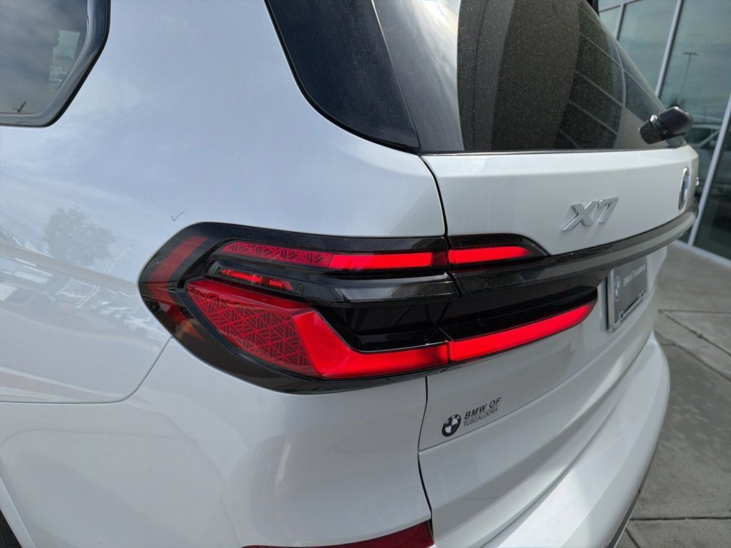 New 2026 BMW X7 xDrive40i w/ M Sport Package AWD/4WD image 14