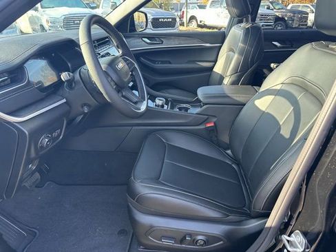 New 2025 Jeep Grand Cherokee Limited w/ Luxury Tech Group II image 9