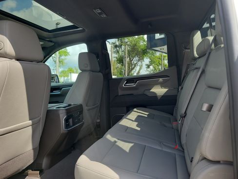 Used 2023 GMC Sierra 1500 SLT w/ SLT Premium Package AWD/4WD image 15