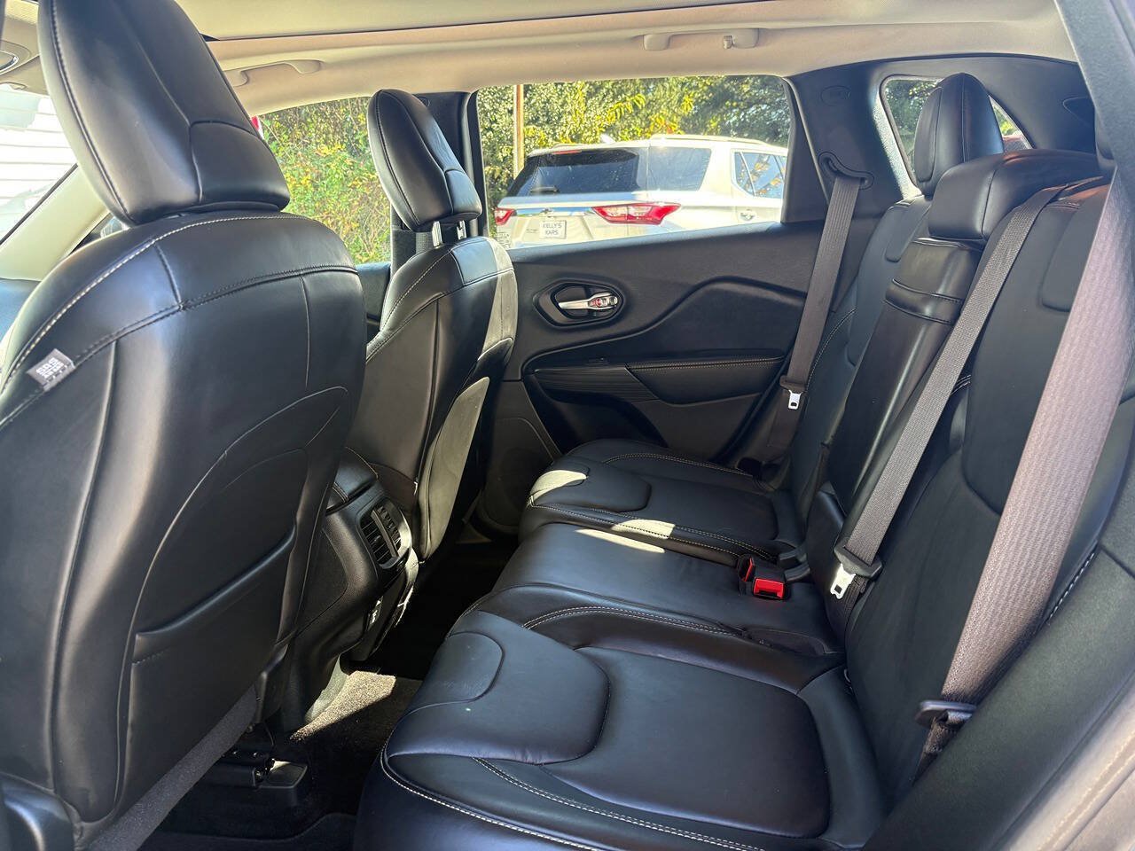 Used 2015 Jeep Cherokee Limited AWD/4WD image 9