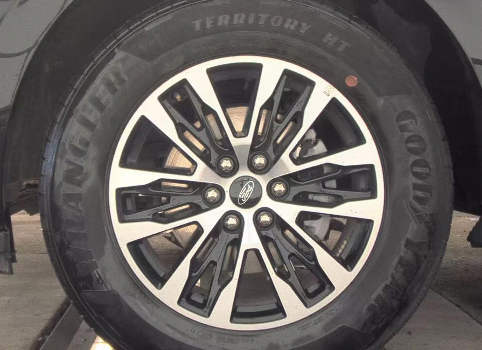 Used 2025 Ford Expedition Platinum AWD/4WD image 6
