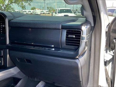 Used 2025 Ford F250 Lariat w/ Black Appearance Package image 23