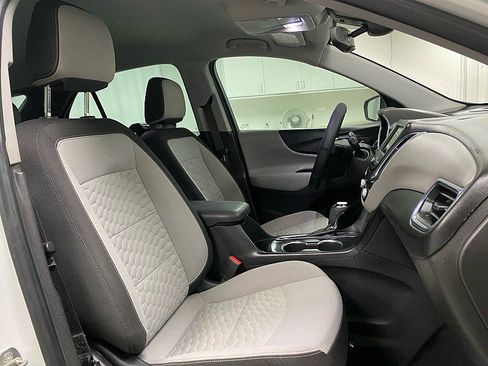 Used 2020 Chevrolet Equinox LS image 16