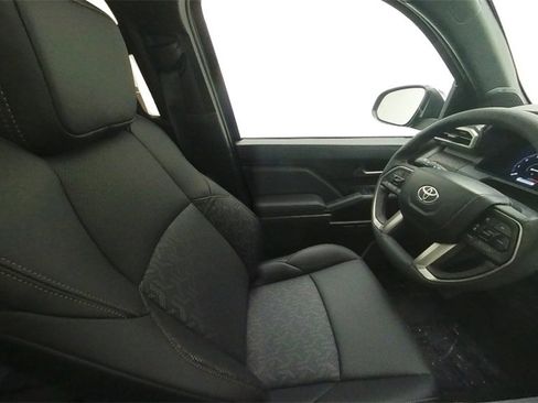 Certified 2025 Toyota Tacoma Limited image 33