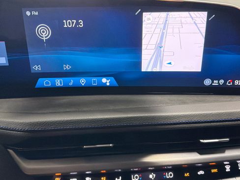 Used 2025 Cadillac XT4 Sport w/ LPO, Onyx Lite Package FWD image 27