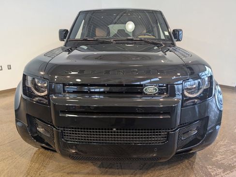 Used 2025 Land Rover Defender 110 X-Dynamic SE image 2