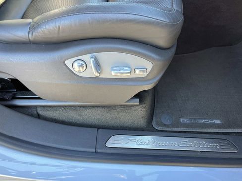 Used 2017 Porsche Cayenne Platinum Edition image 17