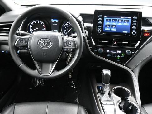 Used 2023 Toyota Camry SE FWD image 5
