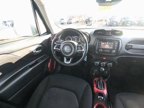Used 2015 Jeep Renegade Trailhawk image 29