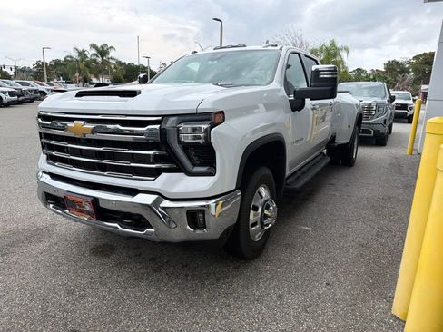Used 2025 Chevrolet Silverado 3500 LTZ w/ LTZ Plus Package AWD/4WD image 4