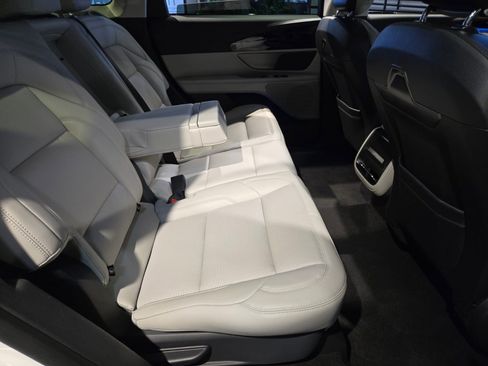 New 2026 Lincoln Nautilus Premier AWD/4WD image 18