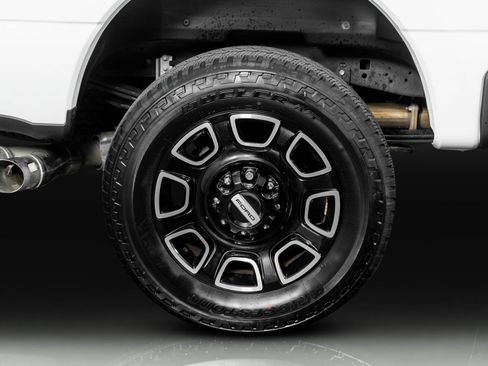 Used 2025 Ford F250 Platinum image 11