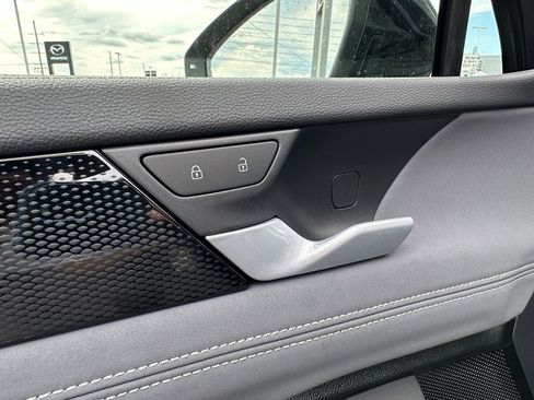 New 2025 Volkswagen Tiguan SE R-Line image 18