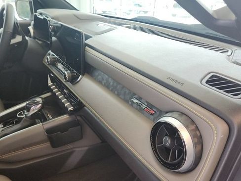 Used 2025 Chevrolet Colorado ZR2 w/ Technology Package AWD/4WD image 23