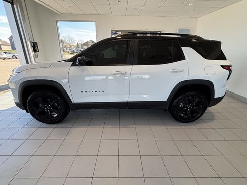 Used 2025 Chevrolet Equinox LT w/ Convenience Package II image 2