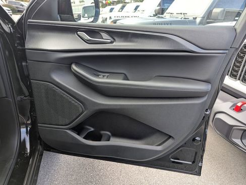 New 2025 Jeep Grand Cherokee L Altitude image 38