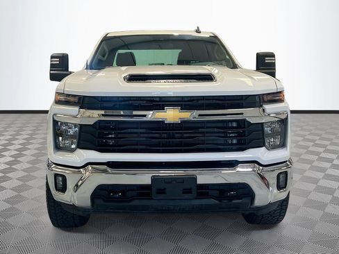 Used 2025 Chevrolet Silverado 2500 LT w/ Convenience Package AWD/4WD image 2
