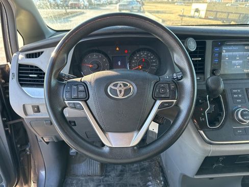Used 2015 Toyota Sienna LE image 21
