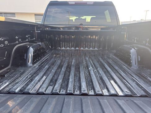 Used 2021 GMC Sierra 1500 4x4 Crew Cab w/ Sierra Value Package image 8