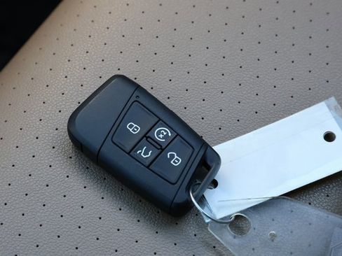 Used 2023 Volkswagen Atlas Cross Sport SEL image 34