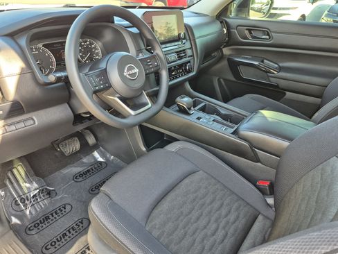 Used 2025 Nissan Pathfinder S FWD image 22