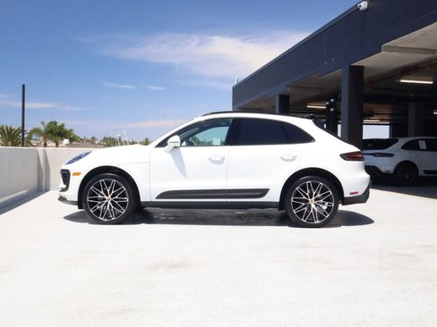 Certified 2026 Porsche Macan AWD/4WD image 2