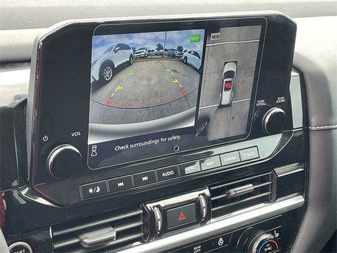 Used 2023 Nissan Pathfinder SL w/ Lighting Package (N92) image 18