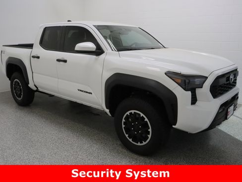Certified 2025 Toyota Tacoma TRD Off-Road image 4