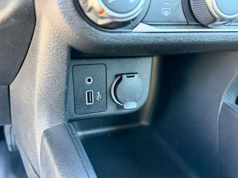 Used 2022 Nissan Kicks S image 23